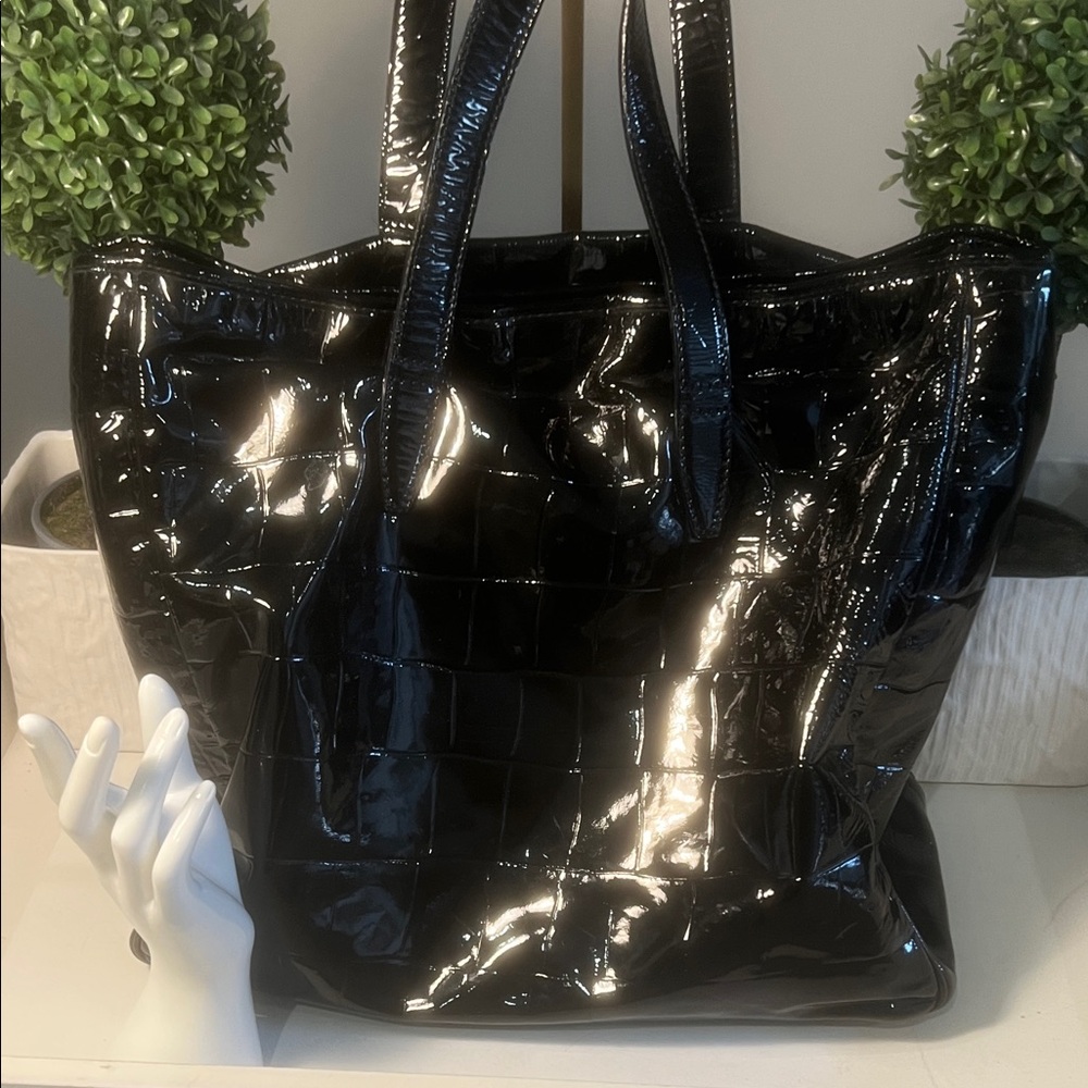 Yves Saint Laurent Shiny Black Tote